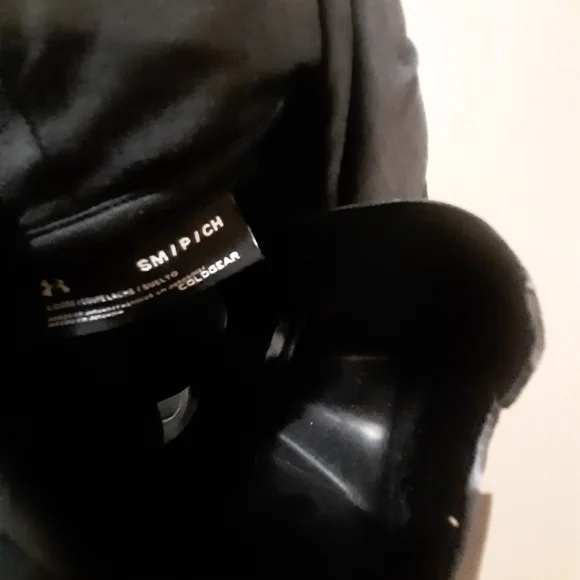 Under Armour - Picture 6 of 6